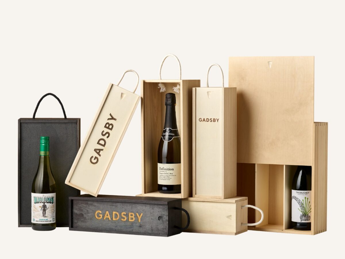 A range of bottle boxes in natural and black as well as different sizes